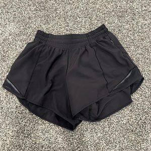LULULEMON Hotty Hot low rise like short 2.5”